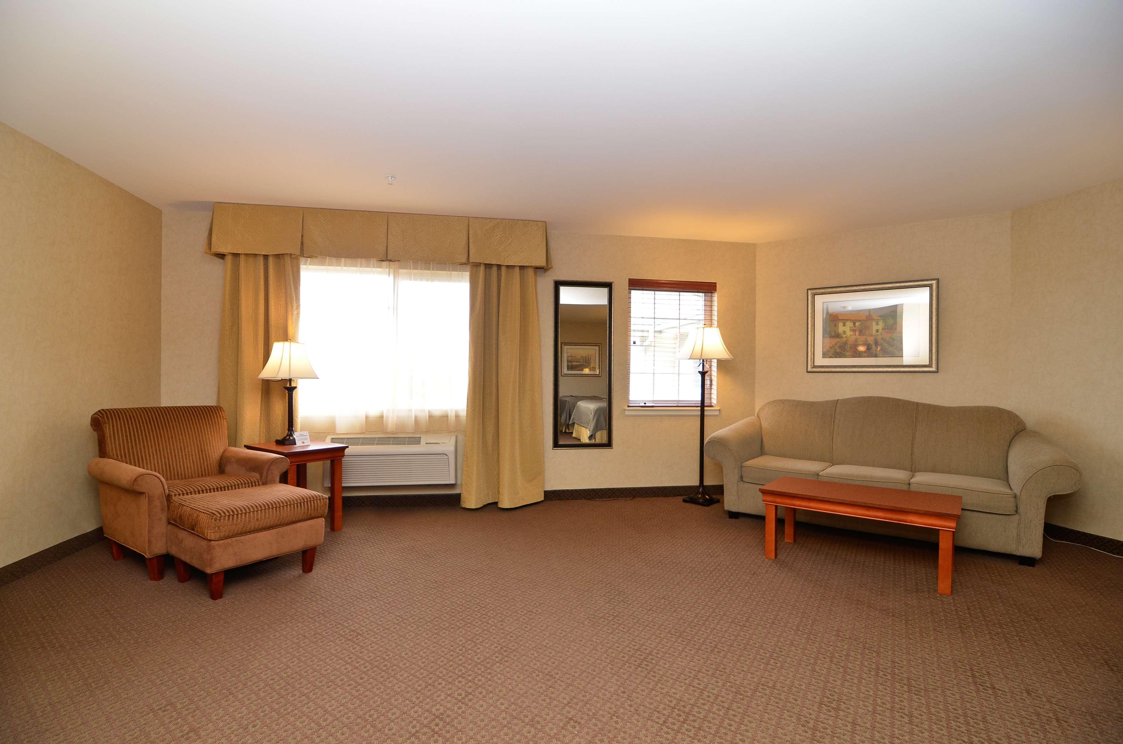 Best Western Plus Kennewick Inn Exterior photo